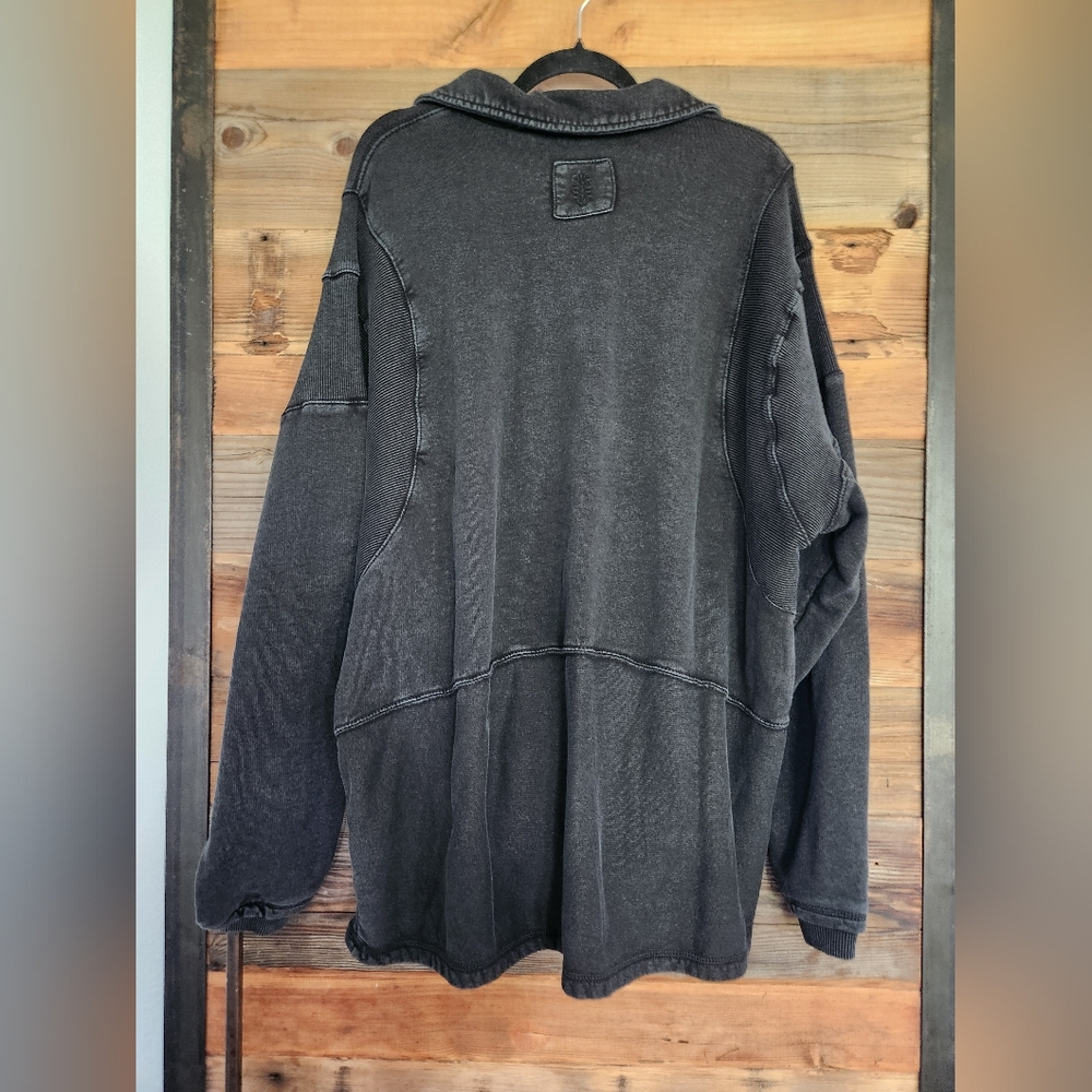 NWT L FREE PEOPLE COLLAR SWEATSHIRT WASHED BLACK - Picture 2 of 3